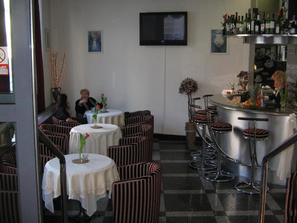 President Hotel Братислава Экстерьер фото